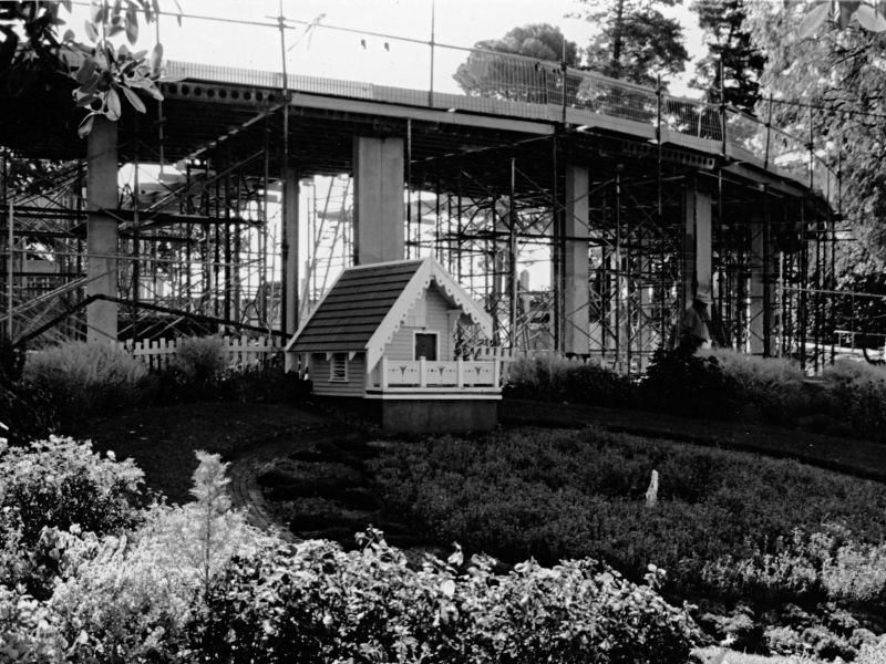 construction_of_Frasers_1993 (1).jpg